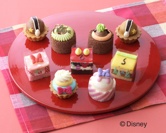 ディズニーキャラクターのプチケーキたちと過ごすキュートなクリスマス☆甘くてカラフルなファンタジープチケーキセット♪